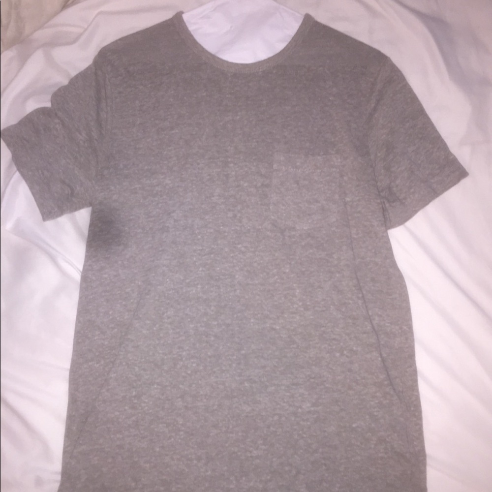Grey shirt with front-pocket